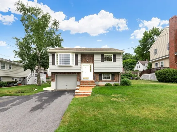 4 Rossmore Rd, Lynnfield, MA 01940