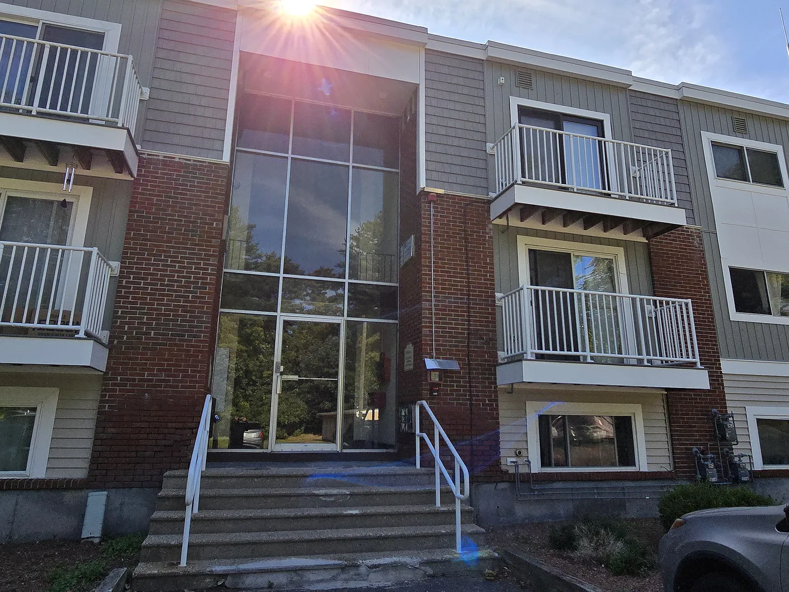 2 bed, 859 sqft, $2,100 — Photo 2
