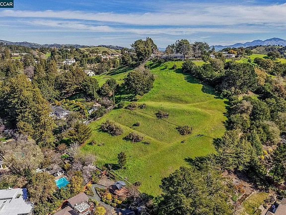 4th image of Park Lane Dr
