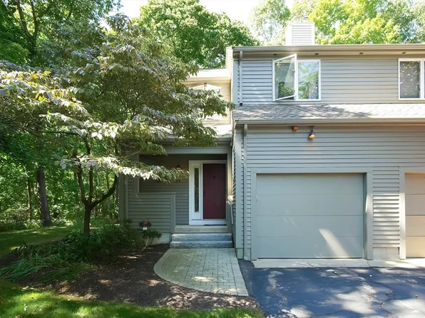 39 Poppasquash Rd Unit 39, North Attleboro, MA 02760