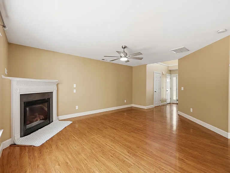 720 Pyracantha Dr — Photo 9