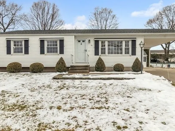 82 Knollwood Cir, Holyoke, MA 01040