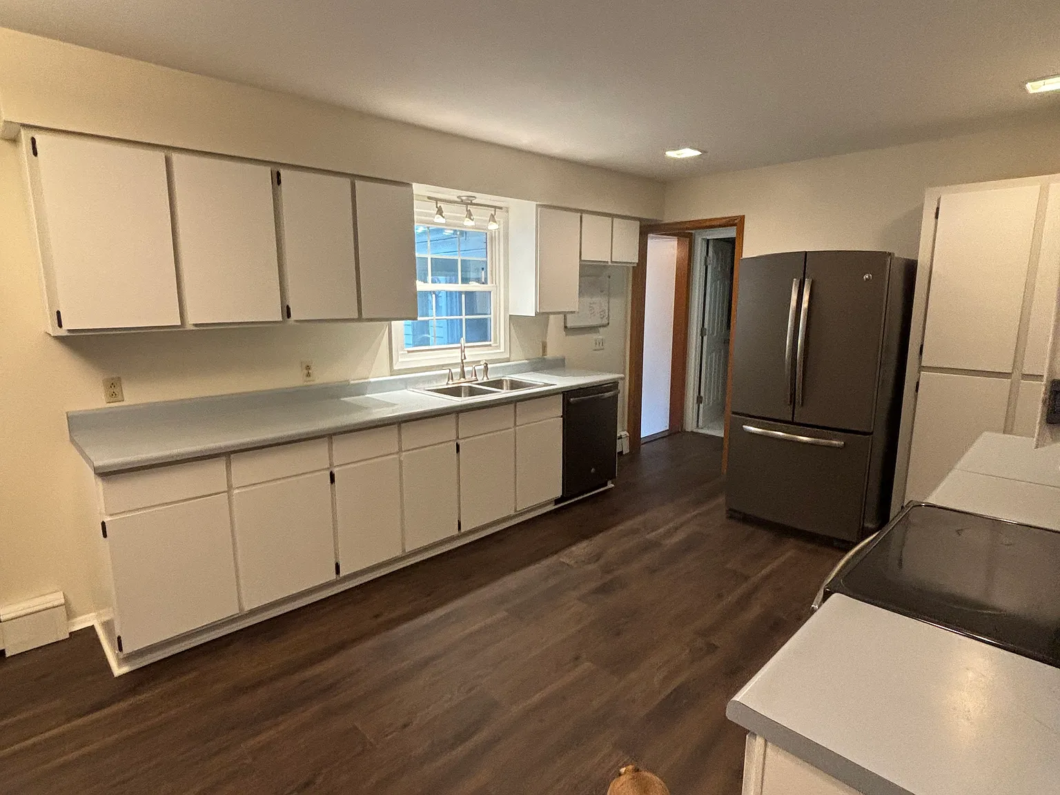 3 bed, 2000 sqft, $2,250 — Photo 2