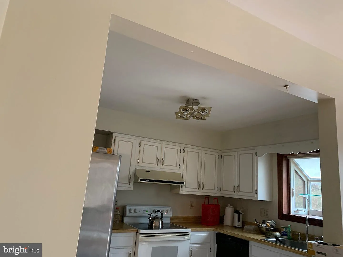 3 bed, 2.0 bath, 1580 sqft, $1,890 — Photo 3