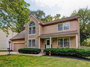 8460 Lakeview Ave, Lenexa, KS 66219