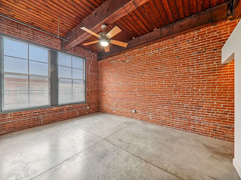 Stadium Loft Apartments — Photo 8