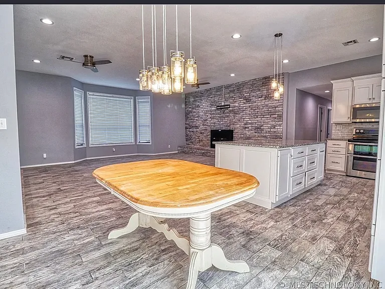 107 Hillside Ln — Photo 6