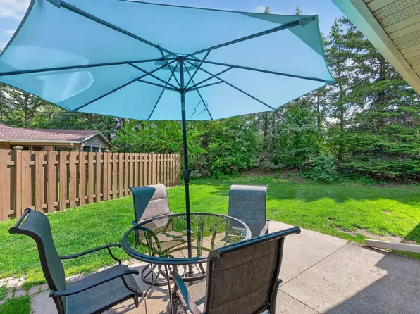 9601 Lonsdale Cir, Minnetonka, MN 55305