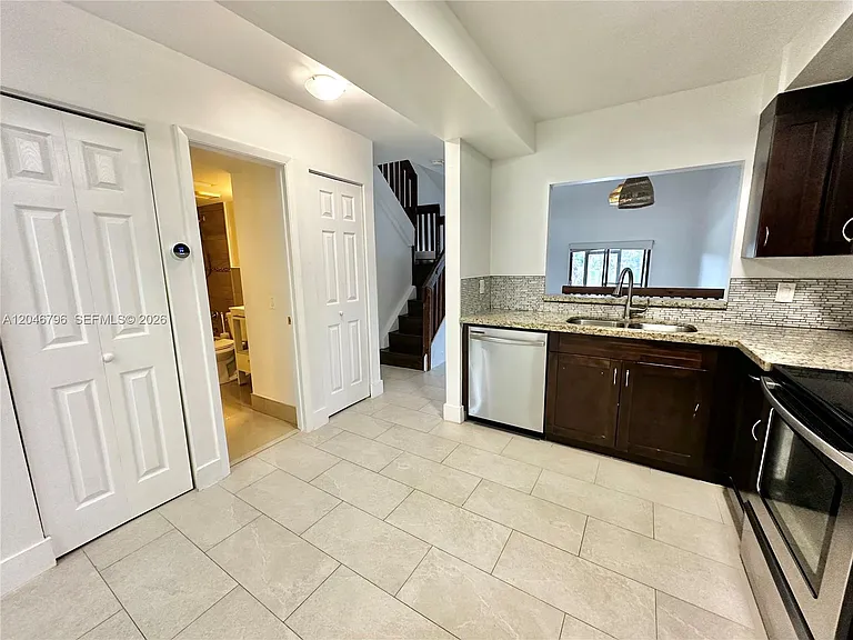 4245 S Pine Island Rd #0 — Photo 4
