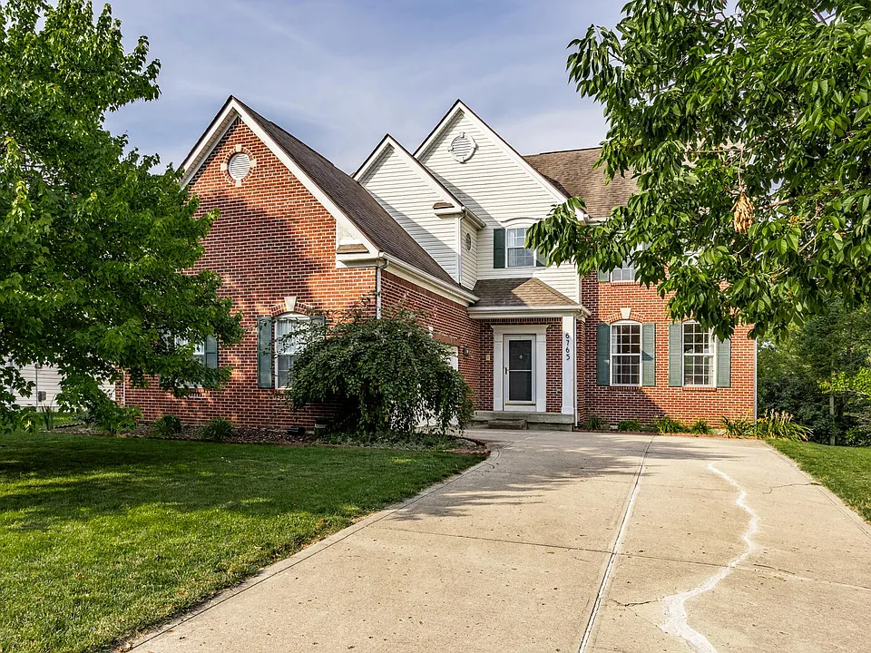 6765 Woodcliff Cir