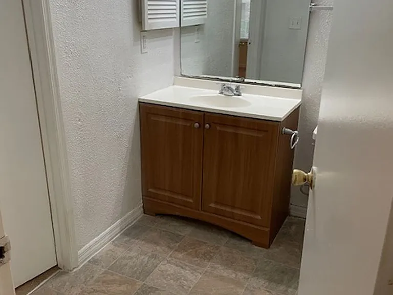 6052 Westgate Dr #102 — Photo 15