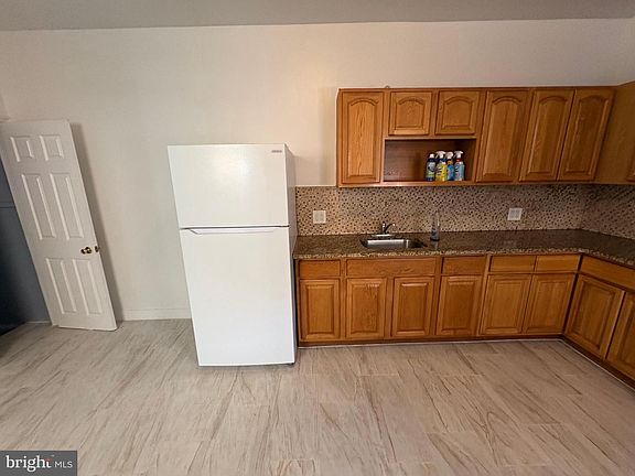 5th image of 4712 Knorr St