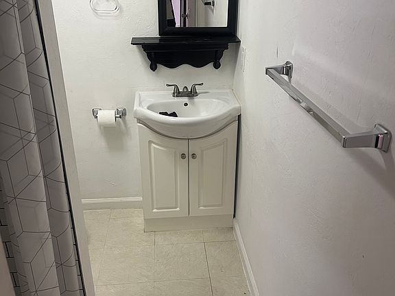 4th image of 120 Larkspur Dr