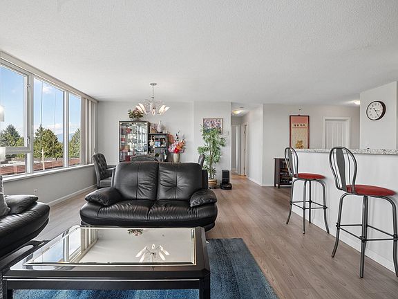 5th image of 720 NW Hamilton St #603