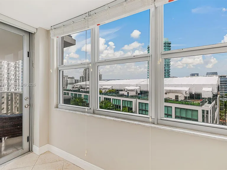 6039 Collins Ave #936 — Photo 25