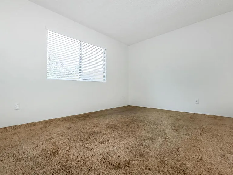 Sun Valley Gardens Apartments — Photo 17