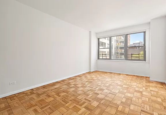 4th image of 15 W 72nd St APT 5J