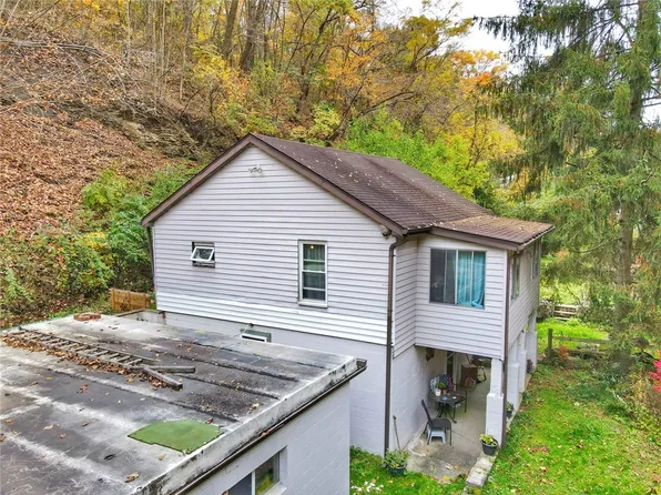 311 Coal Valley Rd, Clairton, PA 15025