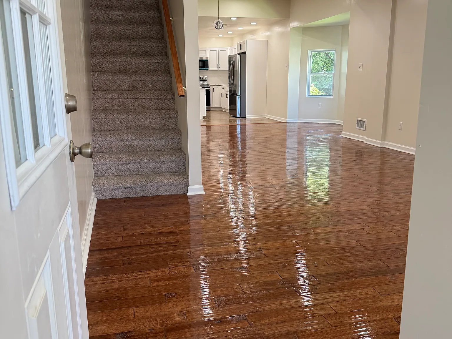6 bed, 2500 sqft, $1,400 — Photo 4