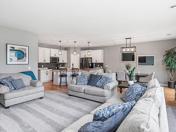 3rd image of 101 Parkview Ln