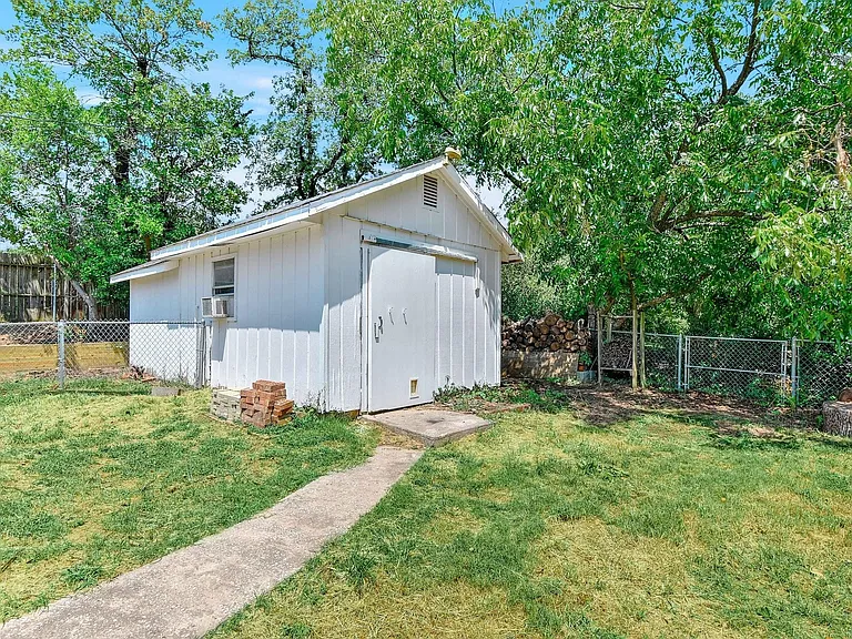 2631 Stafford Dr — Photo 18