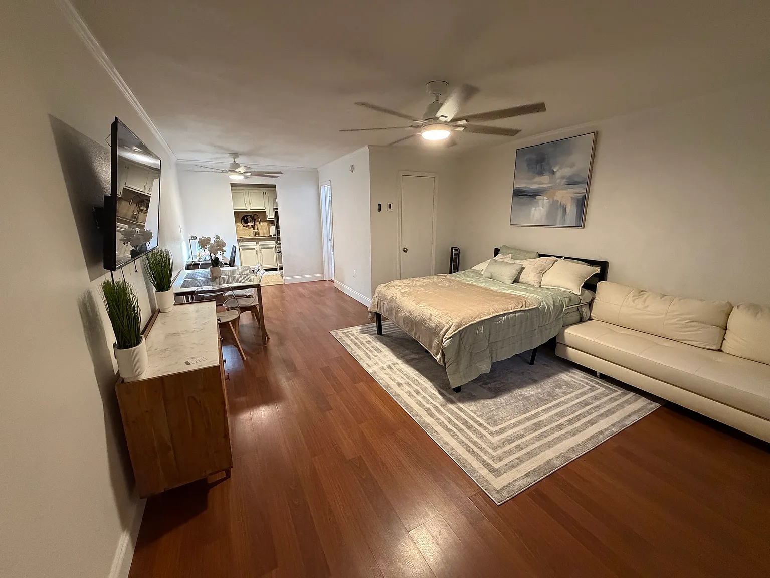 1 bed, 420 sqft, $1,299 — Photo 2