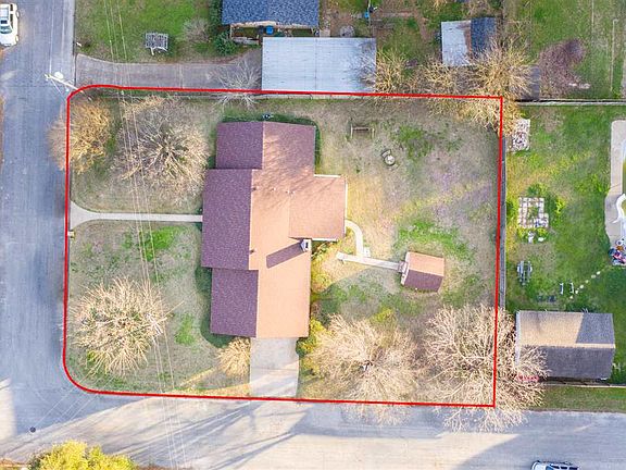 2nd image of 415 N Sherwood Dr