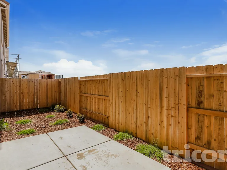 1232 Victorian St — Photo 15