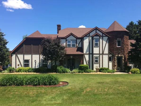 2790 Star Crest Trl, Sun Prairie, WI 53590