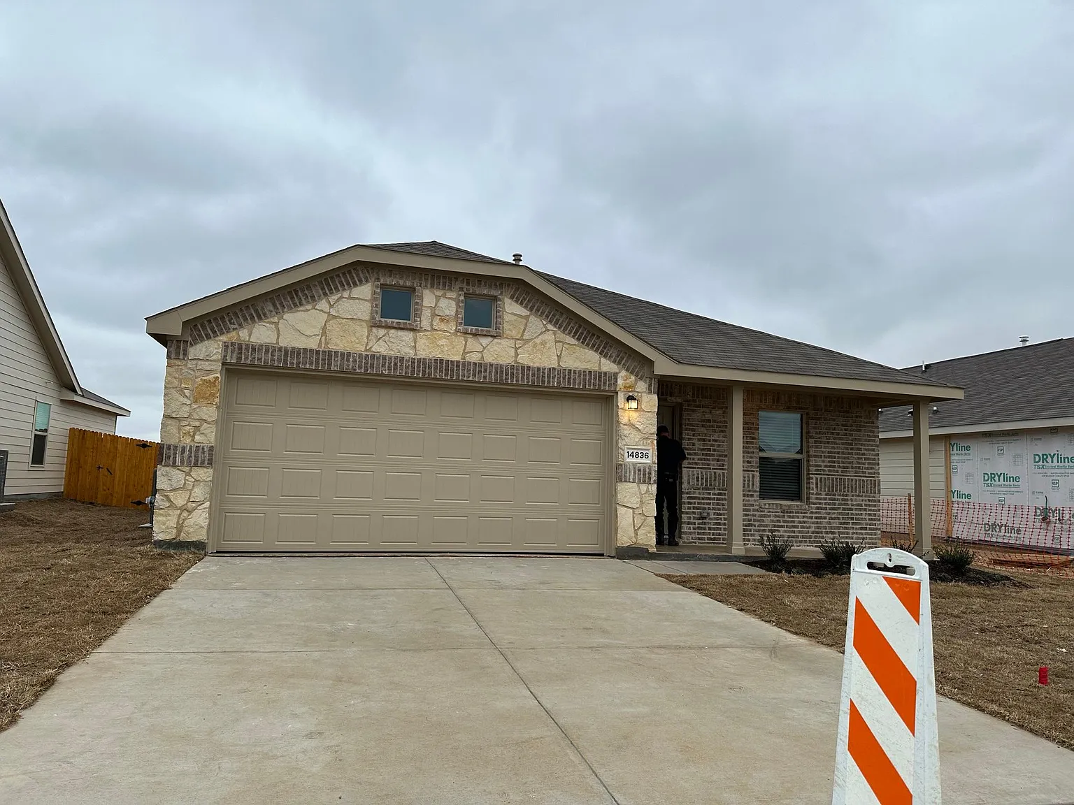 3 bed, 1271 sqft, $1,999 — Photo 2