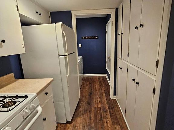 4th image of 1903 Westridge Dr APT A