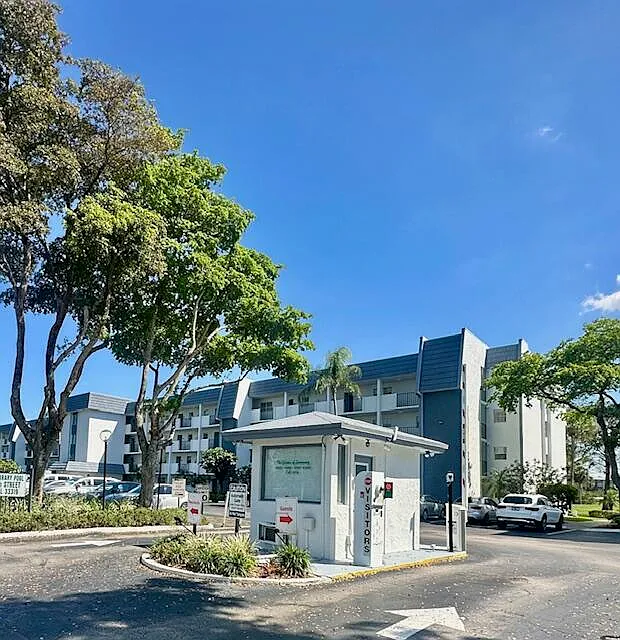 Building Photo - 6080 NW 44th St #205