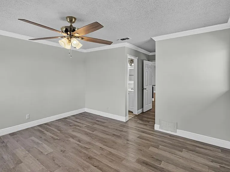 8602 Colonial Dr — Photo 13