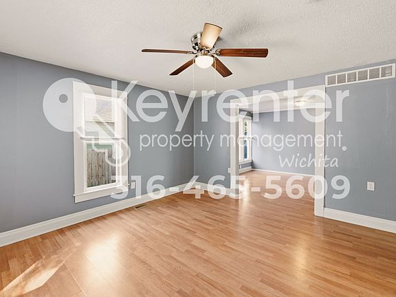 3rd image of 2035 N Park Pl