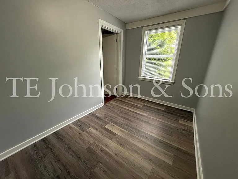 212 Carolina Cir — Photo 9