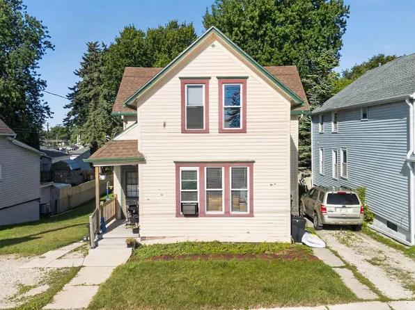 422 N 6th STREET, Manitowoc, WI 54220