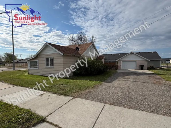 804 W 4th St, Laurel, MT 59044