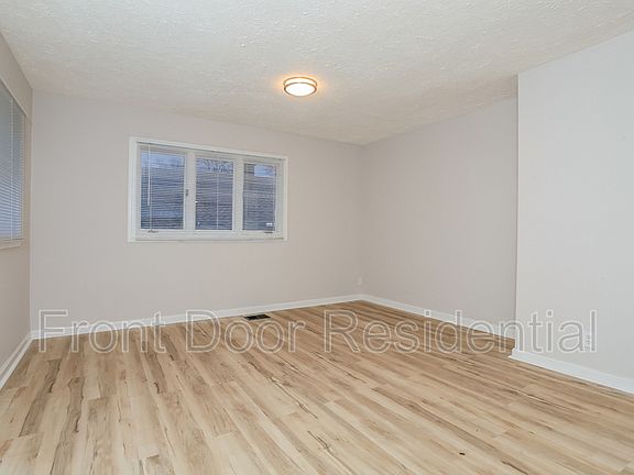3rd image of 6645 Newbridge Dr