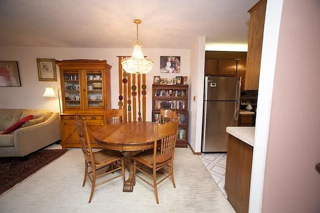 2 bed, 1000 sqft, $1,525 — Photo 3