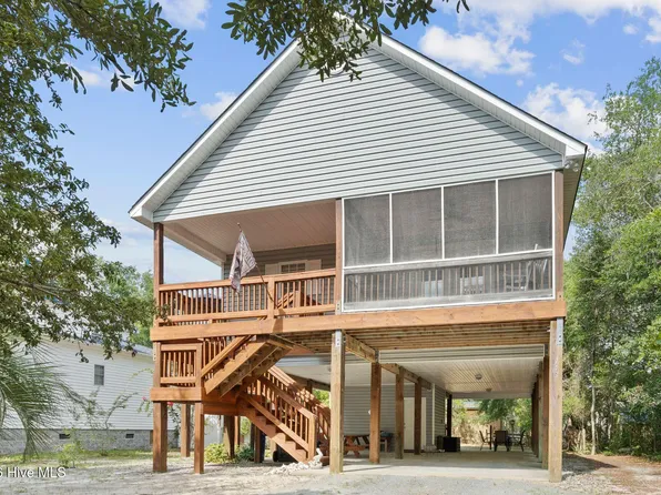 143 NE 4th Street, Oak Island, NC 28465