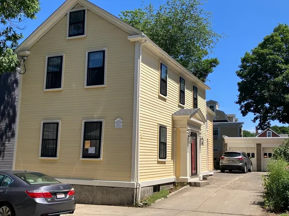 5 Daniels St, Salem, MA 01970