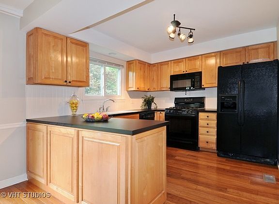 2nd image of 23W364 Greenbriar Dr