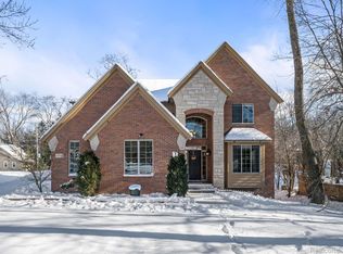 3555 Shady Beach Blvd, Orchard Lake, MI