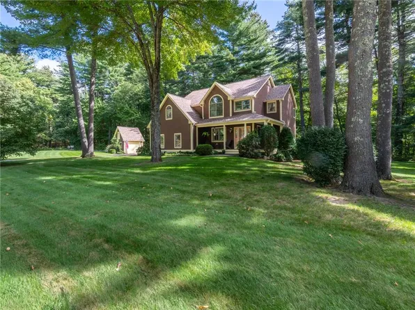 1 Bourget Ct, North Smithfield, RI 02896