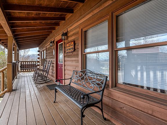 3rd image of 1543 Rainbow Ridge Way