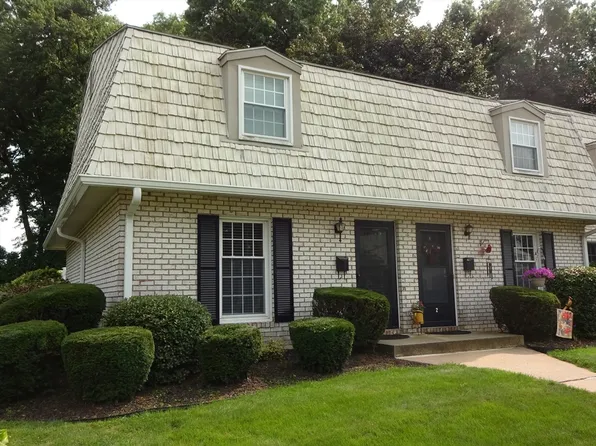 1 Plantation Dr, Agawam, MA 01001