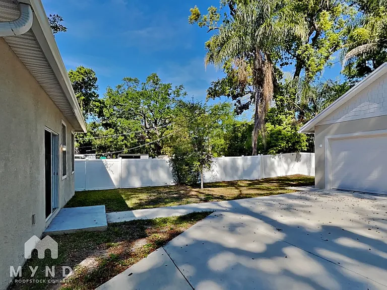 1712 E Lambright St N — Photo 20