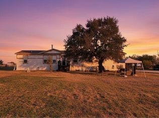 401 High Ridge Meadows Dr, Gonzales, TX 78629