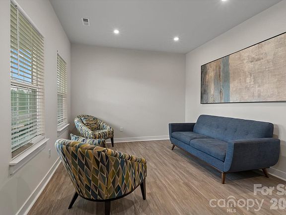 4th image of 10250 Paper Birch Dr