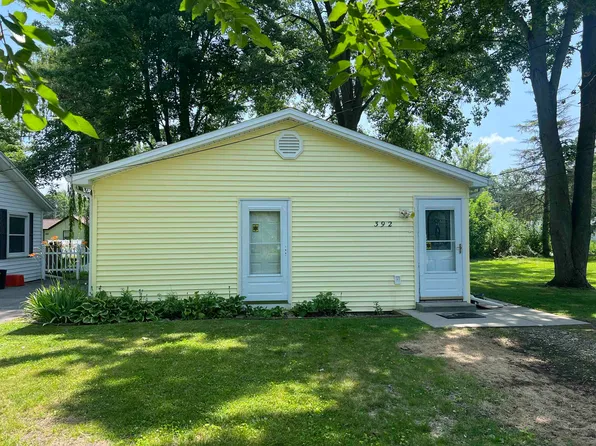 392 Sherwood Ln, Algonac, MI 48001